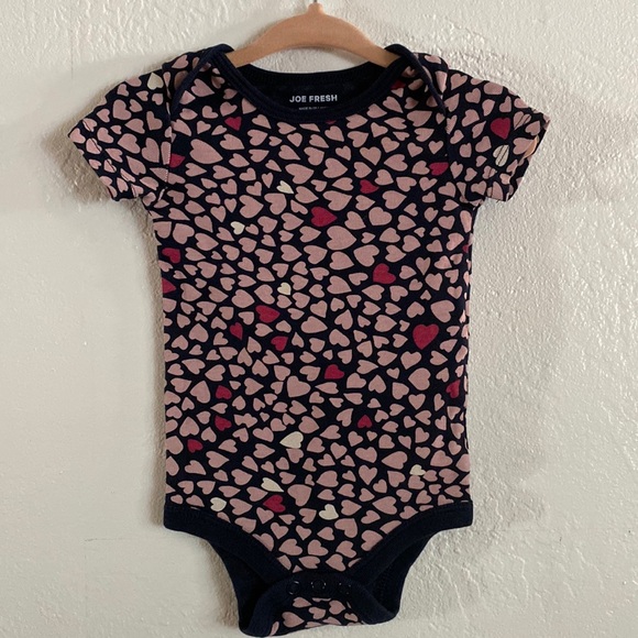 💗Joe Fresh Onesie 3-6 Months - Picture 3 of 6